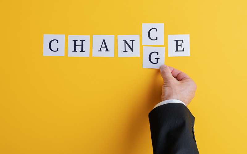 Napis: chance/change - pivot w biznesie