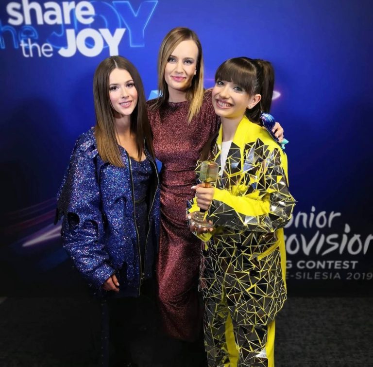 Aleksandra Marciniak w towarzystwie Viki Gabor i Roksany Węgiel podczas Eurowizji Junior 2019 w Gliwicach