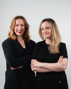 Aleksandra Marciniak i Martyna Włodarczyk podczas sesji zdjęciowej do szkolenia „Biznes bez filtra”