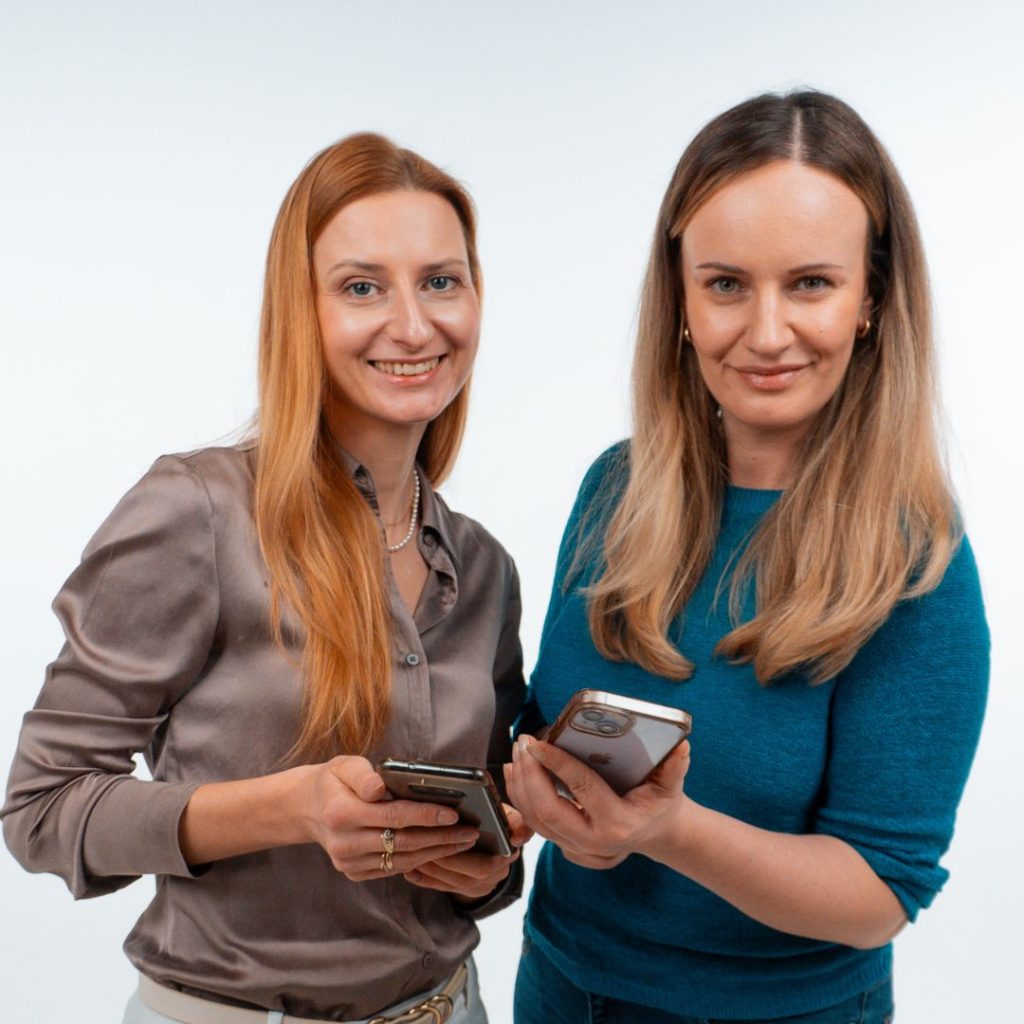 Aleksandra Marciniak i Danuta Rolinger-Bednarska podczas sesji zdjęciowej do wywiadu o PR i widoczności firm